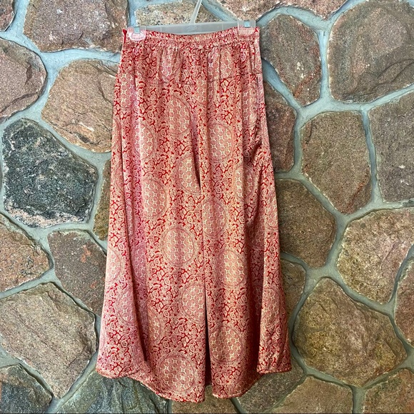 🌺 Vintage culottes made of silky fabric with boho vibe. - Picture 4 of 7